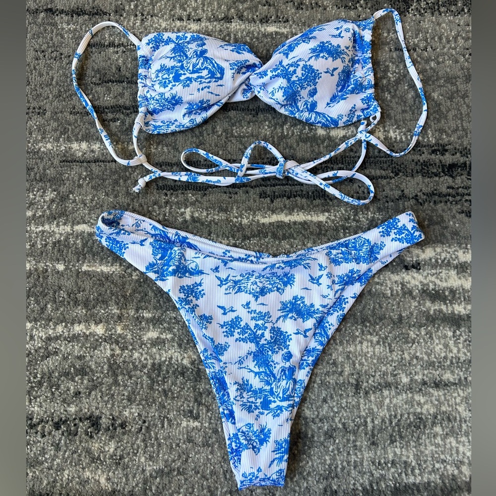 ZAFUL Blue & White Toile Print Twist Top Bikini